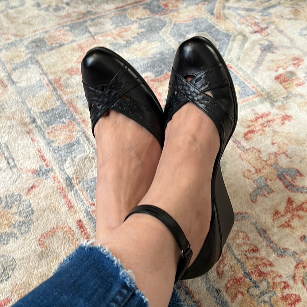 Women’s Shoes.